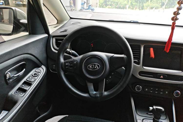 Used Kia Carens 2013 2.0L 7-Seater Automatic Standard Version China V Standard Steering Wheel