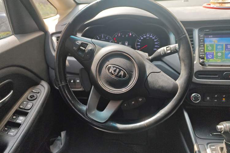 Used Kia Carens 2013 2.0L 7-Seater Automatic Standard Version China IV Standard Steering Wheel