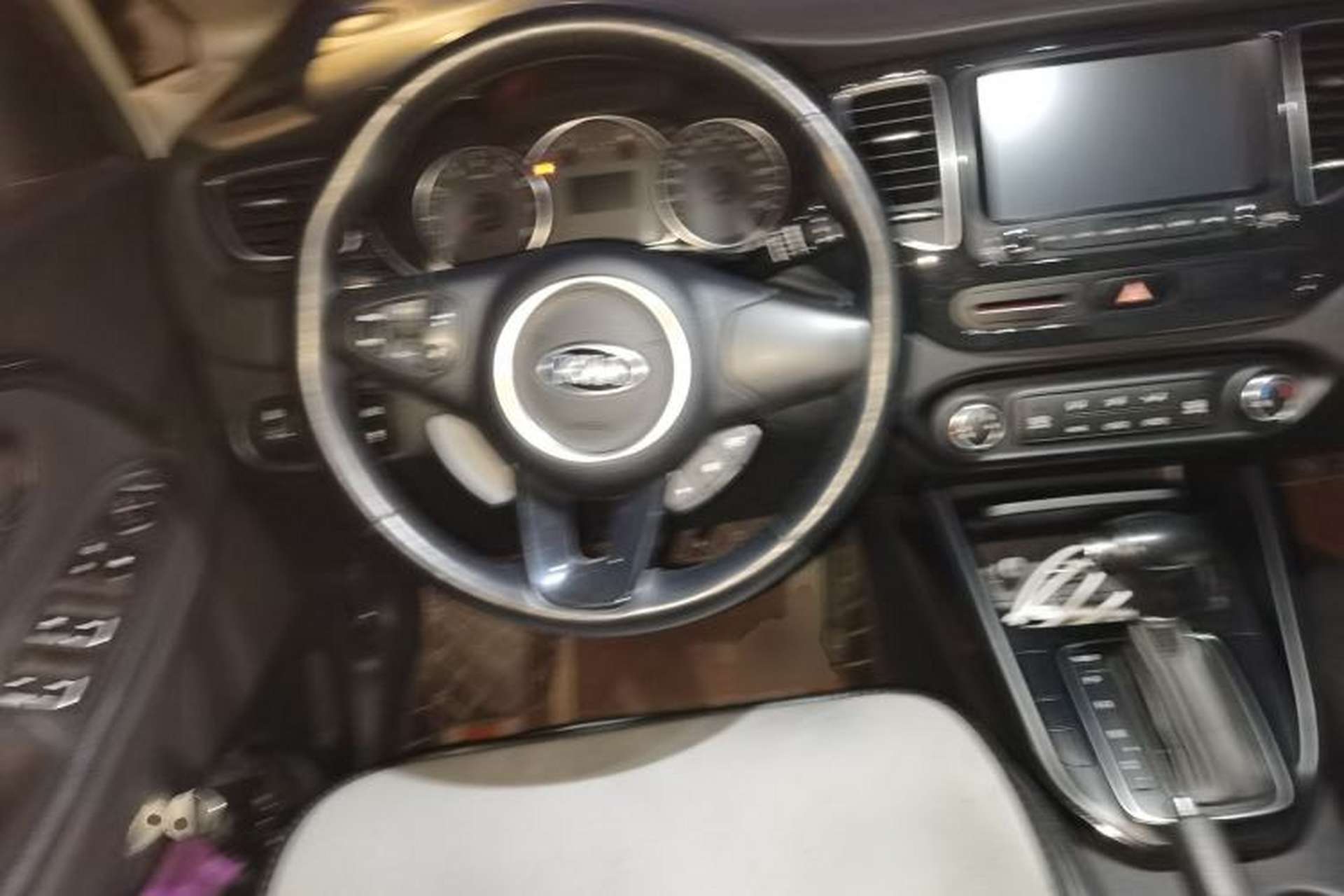 Used Kia Carens 2013 2.0L 5-Seater Automatic Comfort Version China IV Standard Steering Wheel
