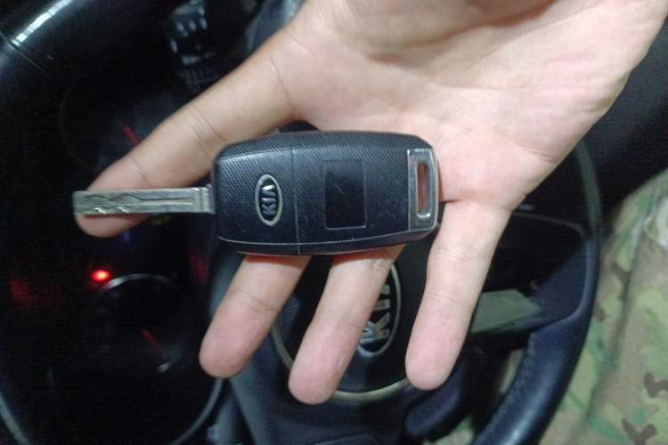 Used Kia Carens 2013 2.0L 7-Seater Automatic Comfort Edition China V Standard Vehicle Key