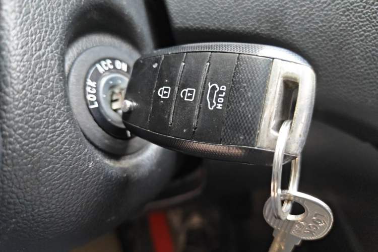 Used Kia Carens 2013 2.0L 7-Seater Automatic Standard Version China V Standard Vehicle Key