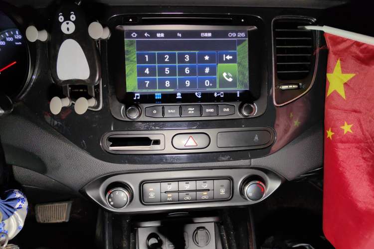 Used Kia Carens 2013 2.0L 5-Seater Automatic Comfort Version China IV Standard Audio And AC Panel