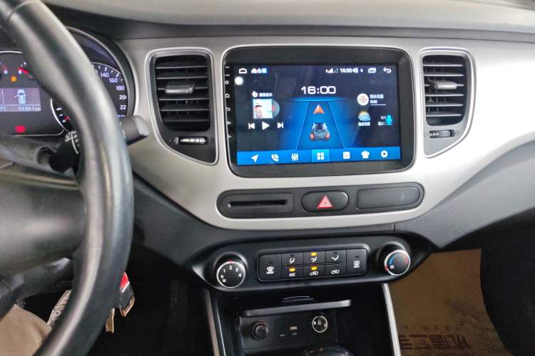 Used Kia Carens 2013 2.0L 7-Seater Automatic Standard Version China IV Standard Audio And AC Panel