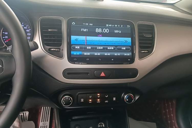 Used Kia Carens 2013 2.0L 5-Seater Automatic Standard Version China IV Standard Audio And AC Panel