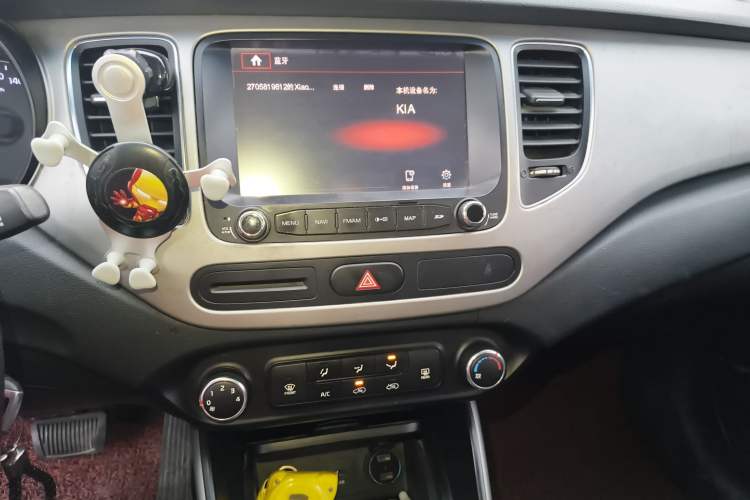 Used Kia Carens 2013 2.0L 7-Seater Automatic Standard Version China IV Standard Audio And AC Panel