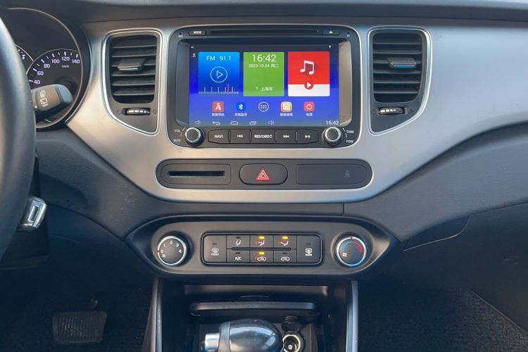 Used Kia Carens 2013 2.0L 7-Seater Automatic Standard Version China V Standard Audio And AC Panel
