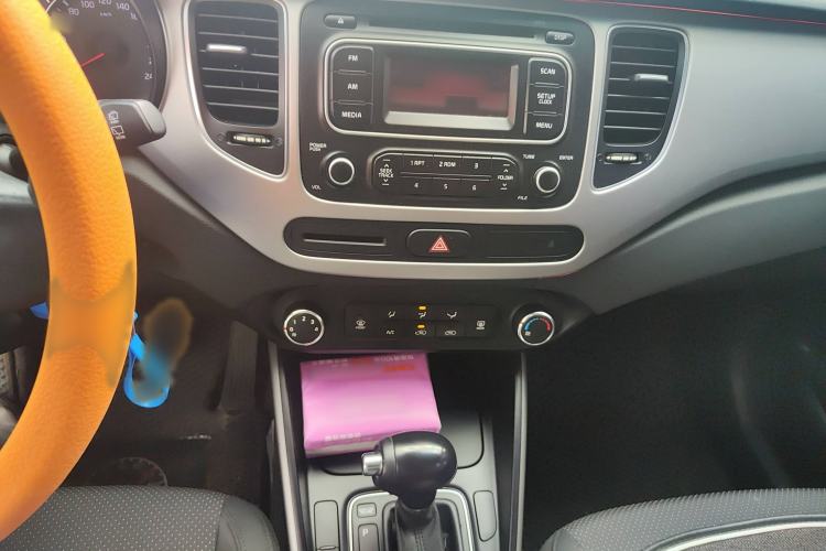 Used Kia Carens 2013 2.0L 7-Seater Automatic Standard Version China V Standard Audio And AC Panel