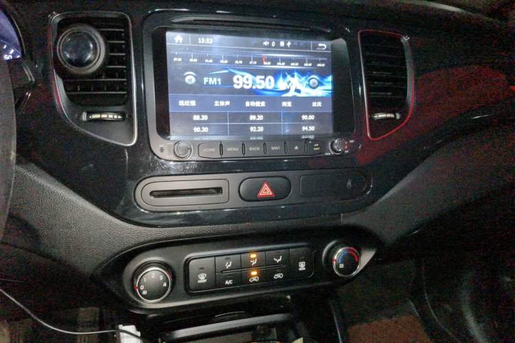 Used Kia Carens 2013 2.0L 7-Seater Automatic Comfort Edition China IV Standard Audio And AC Panel
