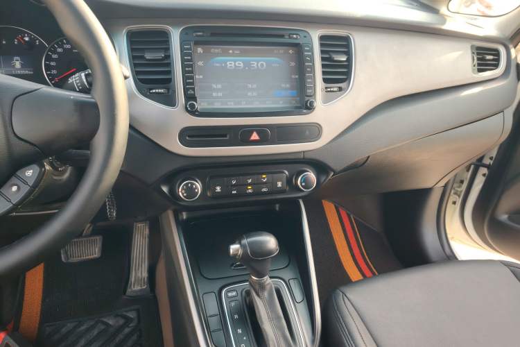 Used Kia Carens 2013 2.0L 5-Seater Automatic Standard Version China IV Standard Audio And AC Panel