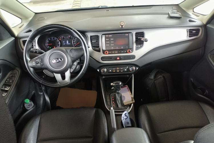 Used Kia Carens 2013 2.0L 7-Seater Automatic Standard Version China IV Standard Center Console