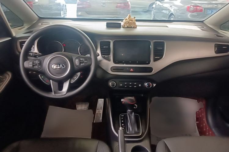 Used Kia Carens 2013 2.0L 5-Seater Automatic Standard Version China IV Standard Center Console