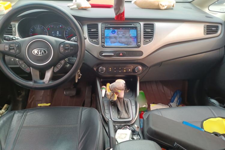Used Kia Carens 2013 2.0L 5-Seater Automatic Standard Version China IV Standard Center Console
