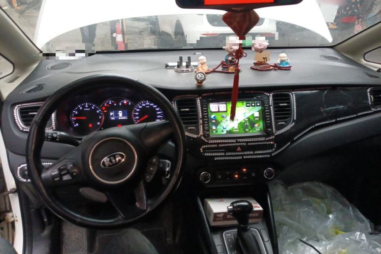 Used Kia Carens 2013 2.0L 7-Seater Automatic Comfort Edition China IV Standard Center Console