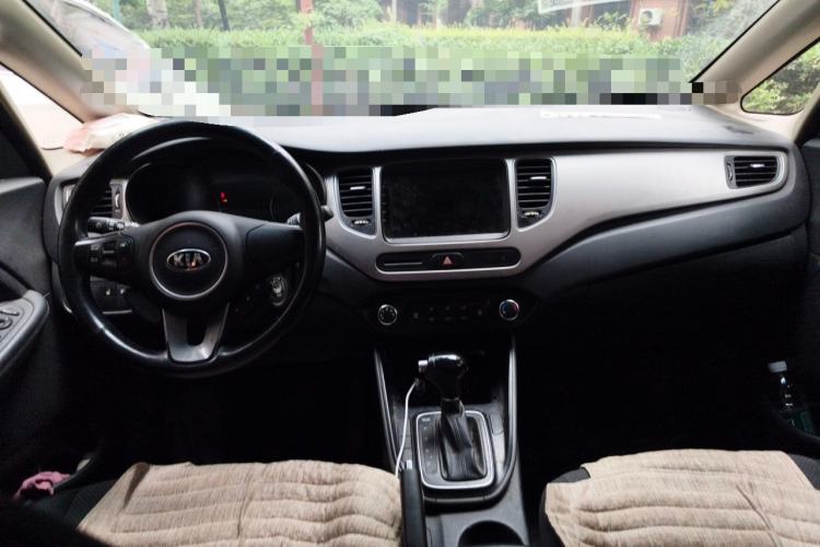 Used Kia Carens 2013 2.0L 7-Seater Automatic Standard Version China V Standard Center Console