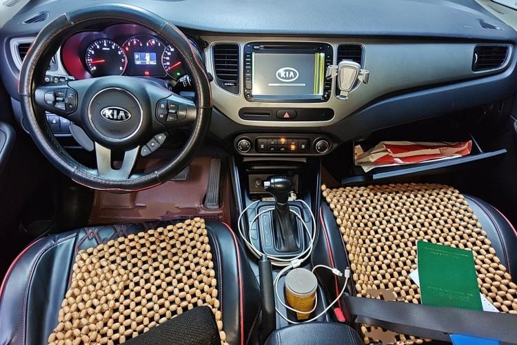 Used Kia Carens 2013 2.0L 5-Seater Automatic Standard Version China IV Standard Center Console