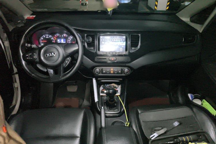 Used Kia Carens 2013 2.0L 7-Seater Automatic Comfort Edition China IV Standard Center Console