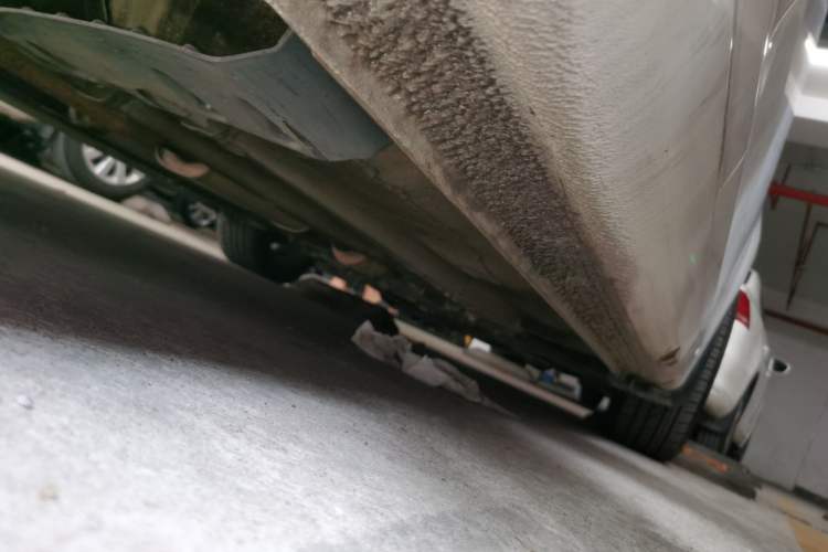 Used Kia Carens 2013 2.0L 7-Seater Automatic Standard Version China IV Standard Chassis Rear Right