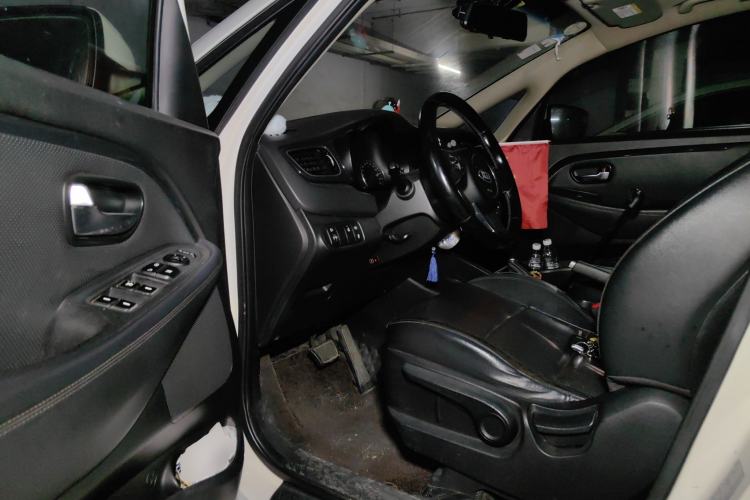 Used Kia Carens 2013 2.0L 5-Seater Automatic Comfort Version China IV Standard Driver Seat