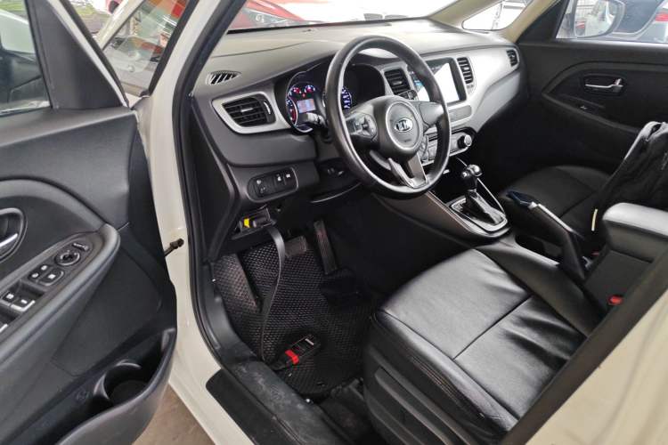 Used Kia Carens 2013 2.0L 7-Seater Automatic Standard Version China IV Standard Driver Seat