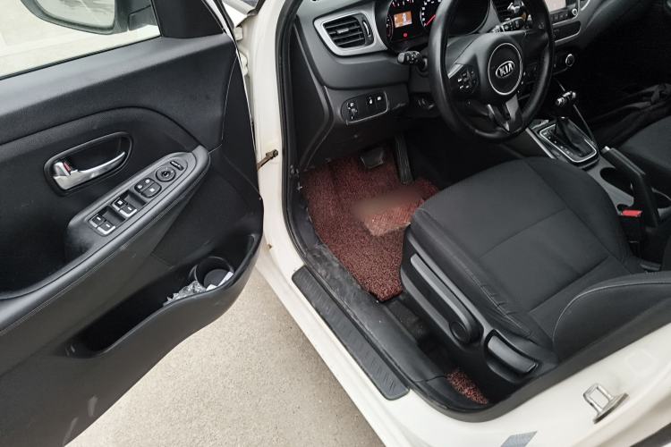 Used Kia Carens 2013 2.0L 7-Seater Automatic Standard Version China IV Standard Driver Seat