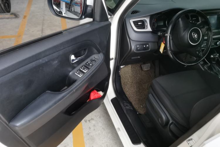 Used Kia Carens 2013 2.0L 7-Seater Automatic Standard Version China IV Standard Driver Seat