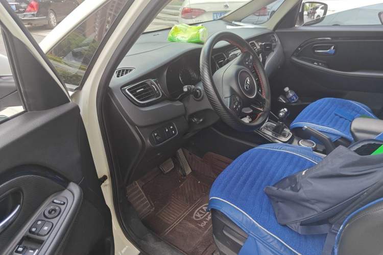 Used Kia Carens 2013 2.0L 7-Seater Automatic Comfort Edition China V Standard Driver Seat