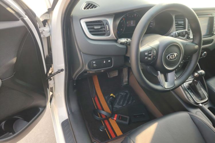Used Kia Carens 2013 2.0L 5-Seater Automatic Standard Version China IV Standard Driver Seat