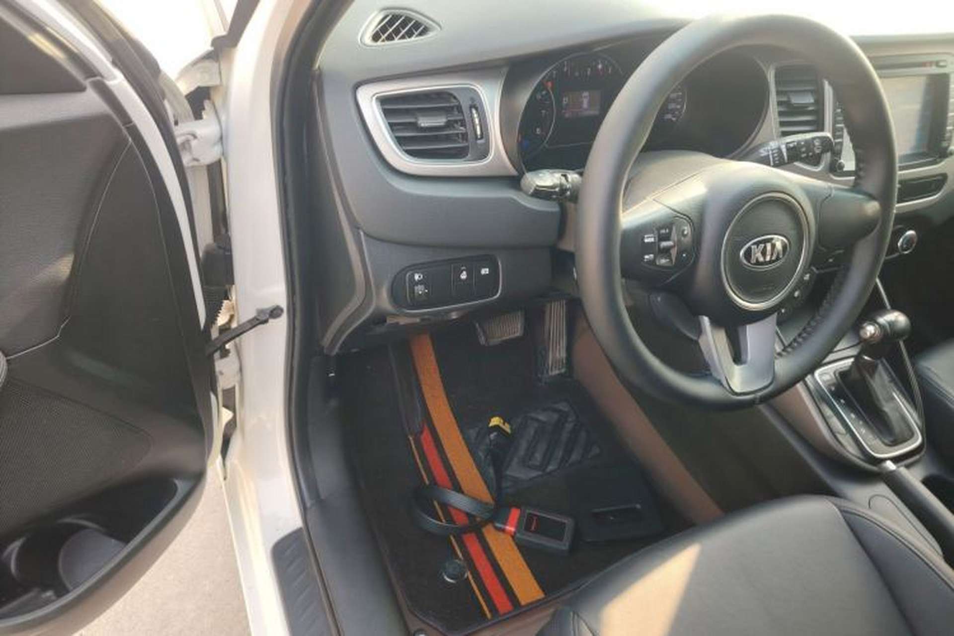 Used Kia Carens 2013 2.0L 5-Seater Automatic Standard Version China IV Standard Driver Seat