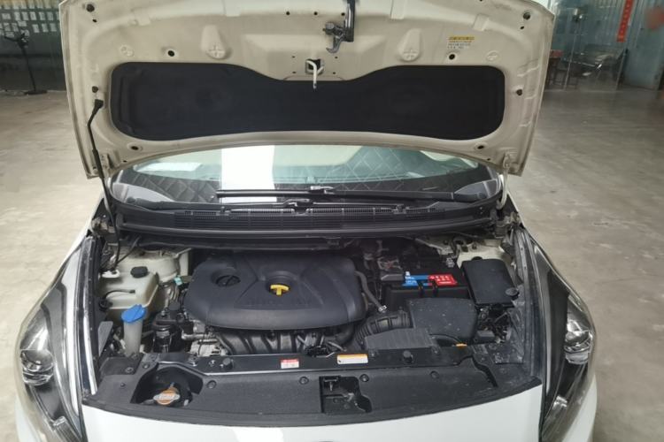 Used Kia Carens 2013 2.0L 7-Seater Automatic Standard Version China IV Standard Engine Bay