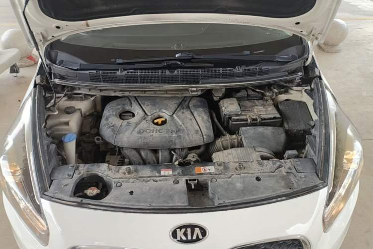 Used Kia Carens 2013 2.0L 7-Seater Automatic Standard Version China IV Standard Engine Bay