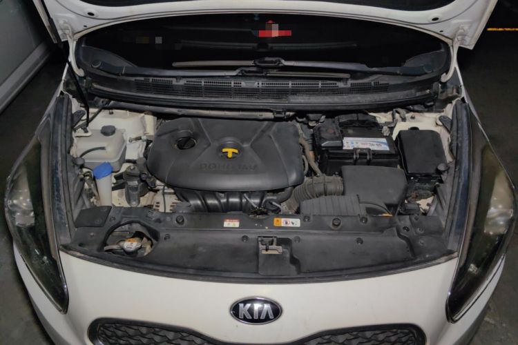 Used Kia Carens 2013 2.0L 5-Seater Automatic Comfort Version China IV Standard Engine Bay