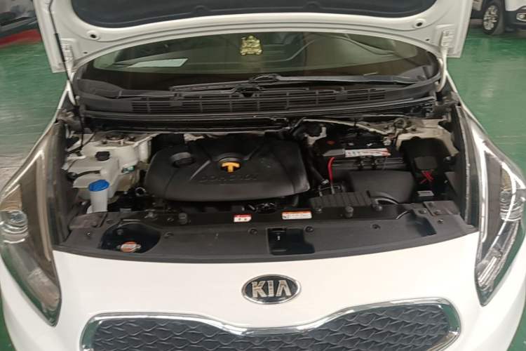 Used Kia Carens 2013 2.0L 5-Seater Automatic Standard Version China IV Standard Engine Bay