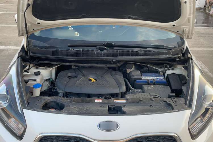 Used Kia Carens 2013 2.0L 7-Seater Automatic Standard Version China V Standard Engine Bay