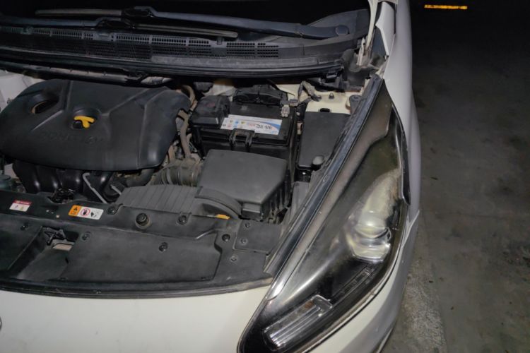 Used Kia Carens 2013 2.0L 5-Seater Automatic Comfort Version China IV Standard Engine Bay Left