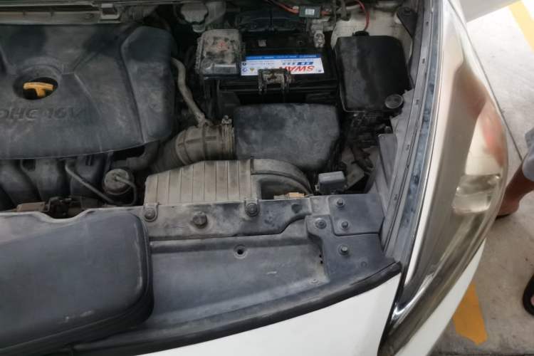Used Kia Carens 2013 2.0L 7-Seater Automatic Standard Version China IV Standard Engine Bay Left