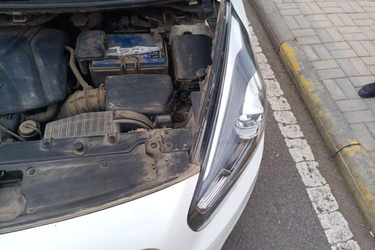 Used Kia Carens 2013 2.0L 5-Seater Automatic Standard Version China IV Standard Engine Bay Left