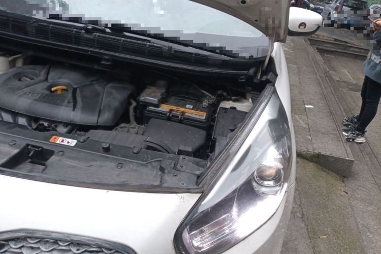 Used Kia Carens 2013 2.0L 7-Seater Automatic Comfort Edition China IV Standard Engine Bay Left
