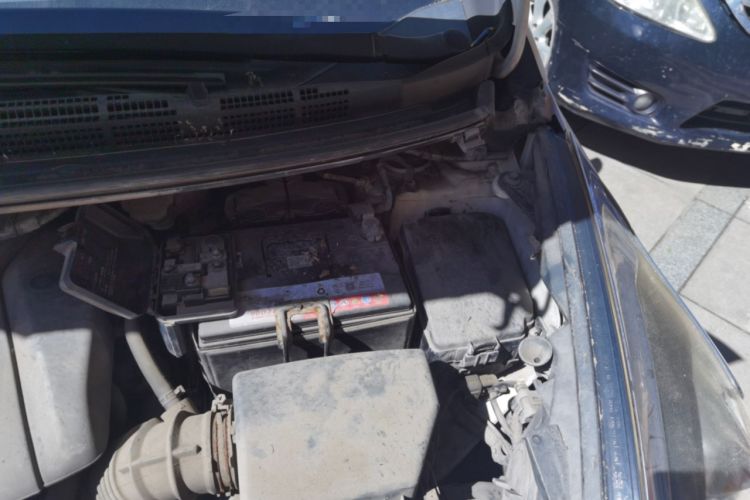 Used Kia Carens 2013 2.0L 5-Seater Automatic Comfort Version China IV Standard Engine Bay Left