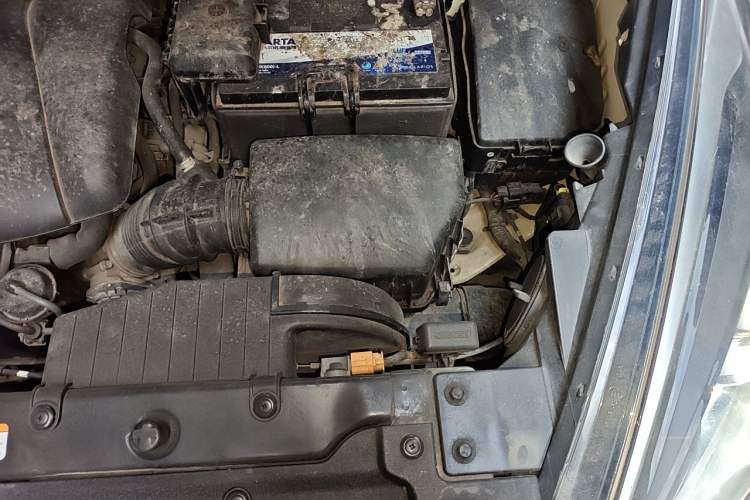 Used Kia Carens 2013 2.0L 5-Seater Automatic Standard Version China IV Standard Engine Bay Left