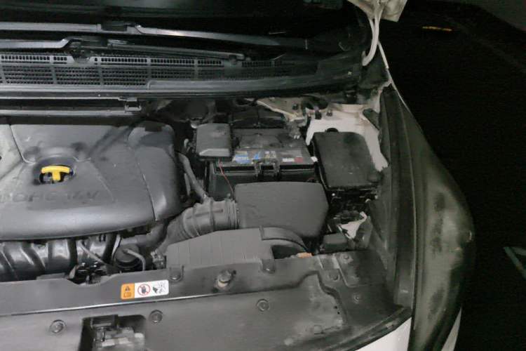 Used Kia Carens 2013 2.0L 7-Seater Automatic Comfort Edition China IV Standard Engine Bay Left