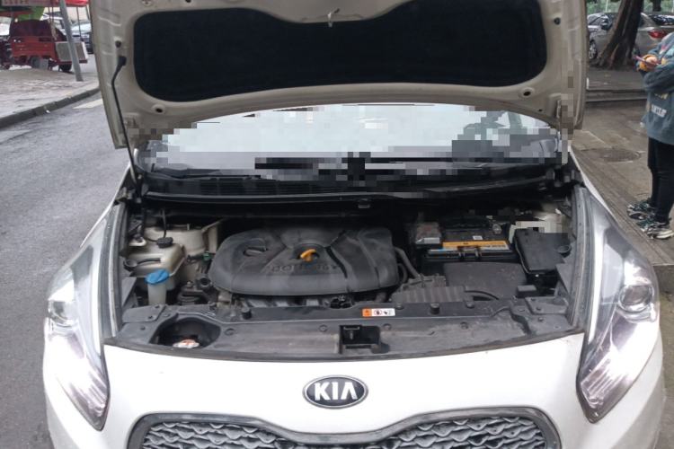 Used Kia Carens 2013 2.0L 7-Seater Automatic Comfort Edition China IV Standard Engine Bay