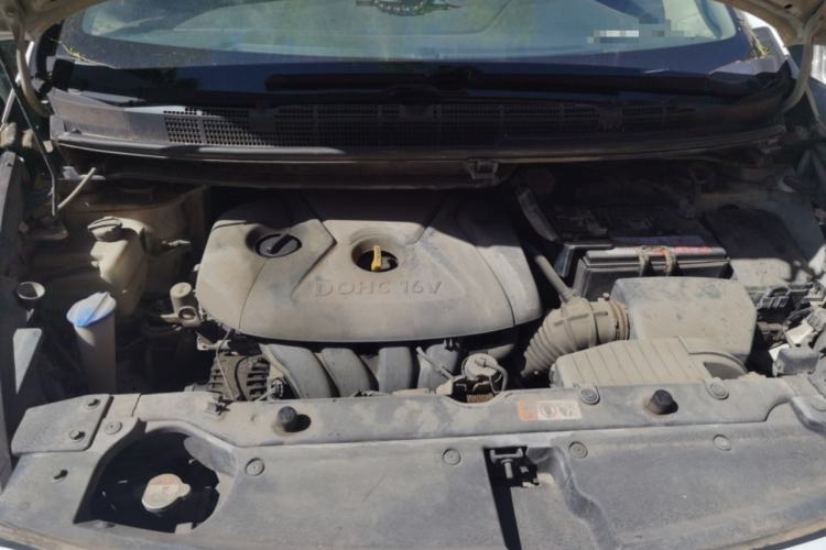 Used Kia Carens 2013 2.0L 5-Seater Automatic Comfort Version China IV Standard Engine Bay