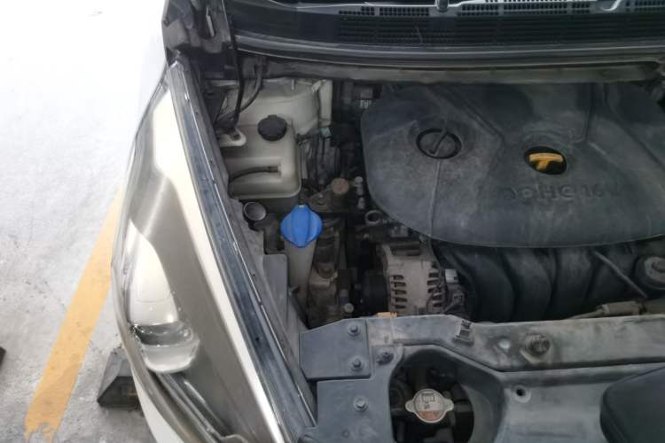 Used Kia Carens 2013 2.0L 7-Seater Automatic Standard Version China IV Standard Engine Bay Right