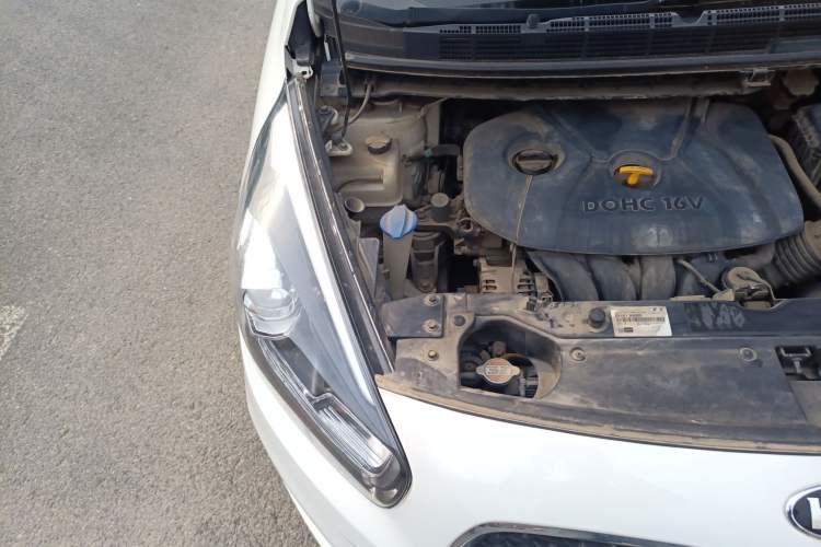 Used Kia Carens 2013 2.0L 5-Seater Automatic Standard Version China IV Standard Engine Bay Right