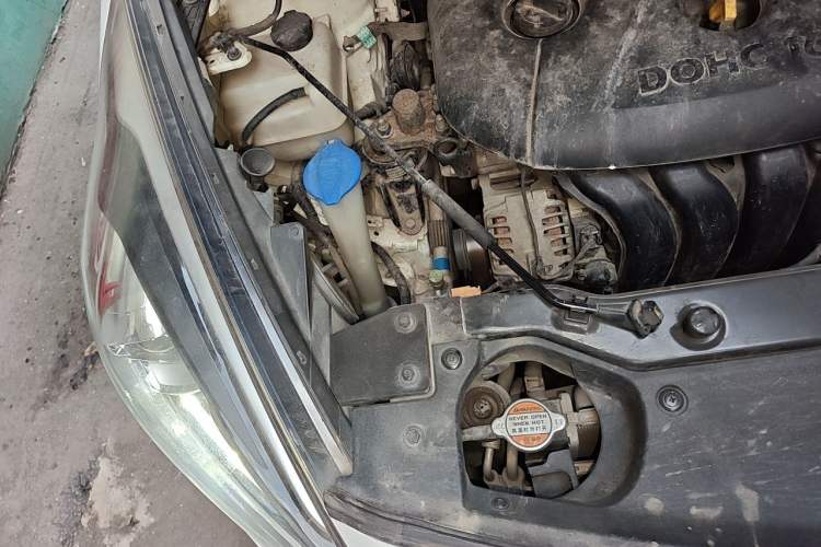Used Kia Carens 2013 2.0L 5-Seater Automatic Standard Version China IV Standard Engine Bay Right