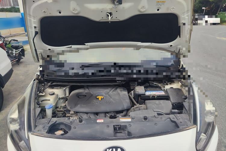 Used Kia Carens 2013 2.0L 7-Seater Automatic Standard Version China V Standard Engine Bay