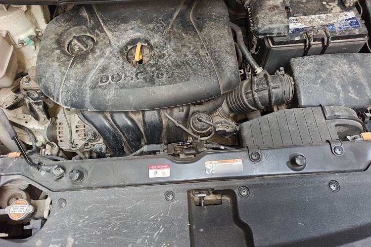 Used Kia Carens 2013 2.0L 5-Seater Automatic Standard Version China IV Standard Engine Bay