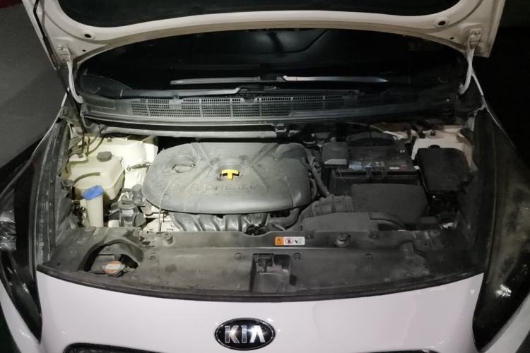 Used Kia Carens 2013 2.0L 7-Seater Automatic Comfort Edition China IV Standard Engine Bay