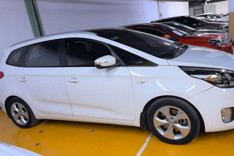 Used Kia Carens 2013 2.0L 7-Seater Automatic Comfort Edition China IV Standard Exterior 2