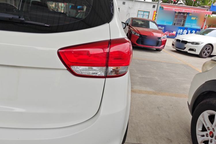 Used Kia Carens 2013 2.0L 7-Seater Automatic Standard Version China IV Standard Exterior 3